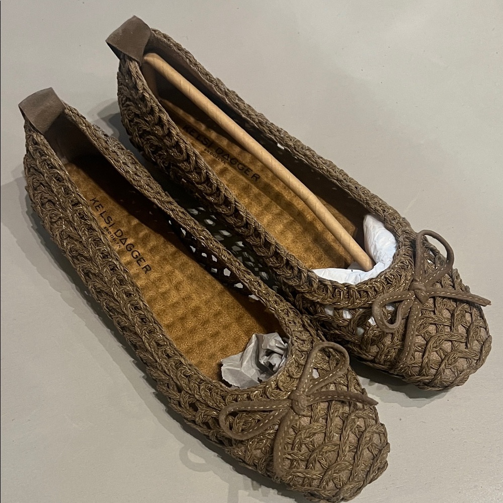 NEW KELSI DAGGER Women's Brown Woven Flats